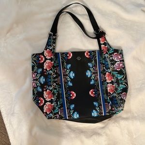 Women’s tote by Nannette Lenore  floral